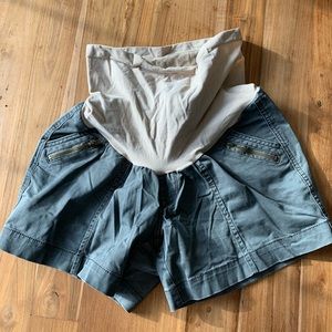 Motherhood green khaki shorts